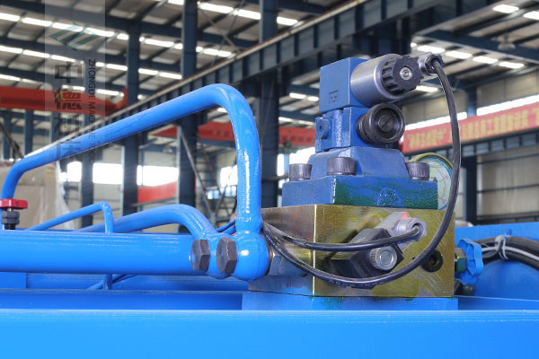 ZDSK-1232采用国内高品质液压阀，不漏油，无故障，能实时显示油压，并采用全金属高压管连接保证质量.jpg