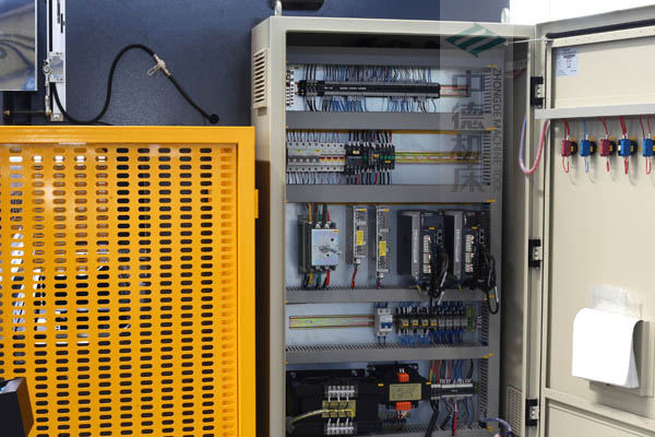 ZDPE8025-ESTUN原厂适配电气箱总成，抗干扰能力强，电气运行稳定.jpg