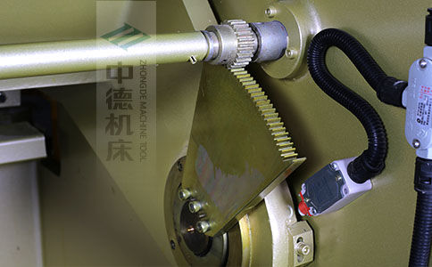 ZDS-640采用高精度刀片间隙调节齿轮，经过淬火高硬度又耐磨，表面镀锌不生锈，长年累月使用依然有很高的调节精度.jpg